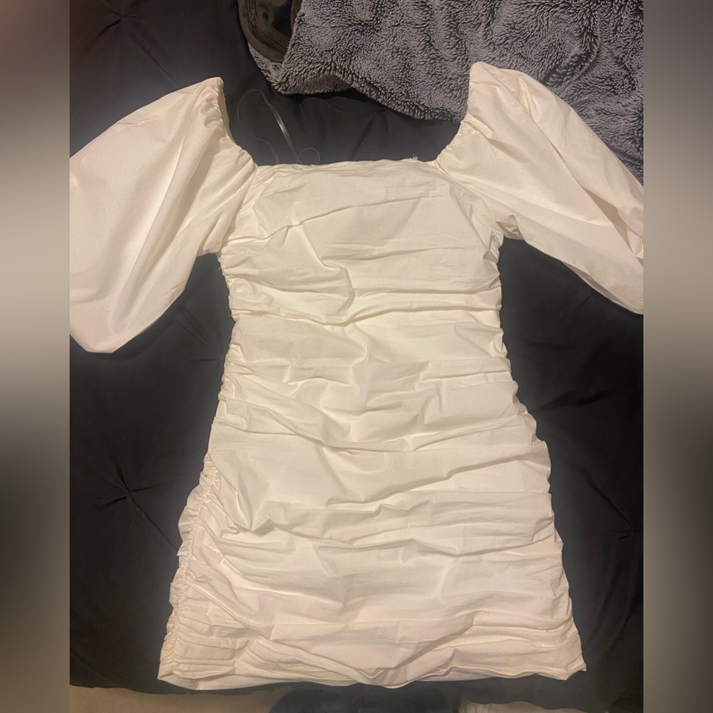 DO+BE white puff sleeve mini dress